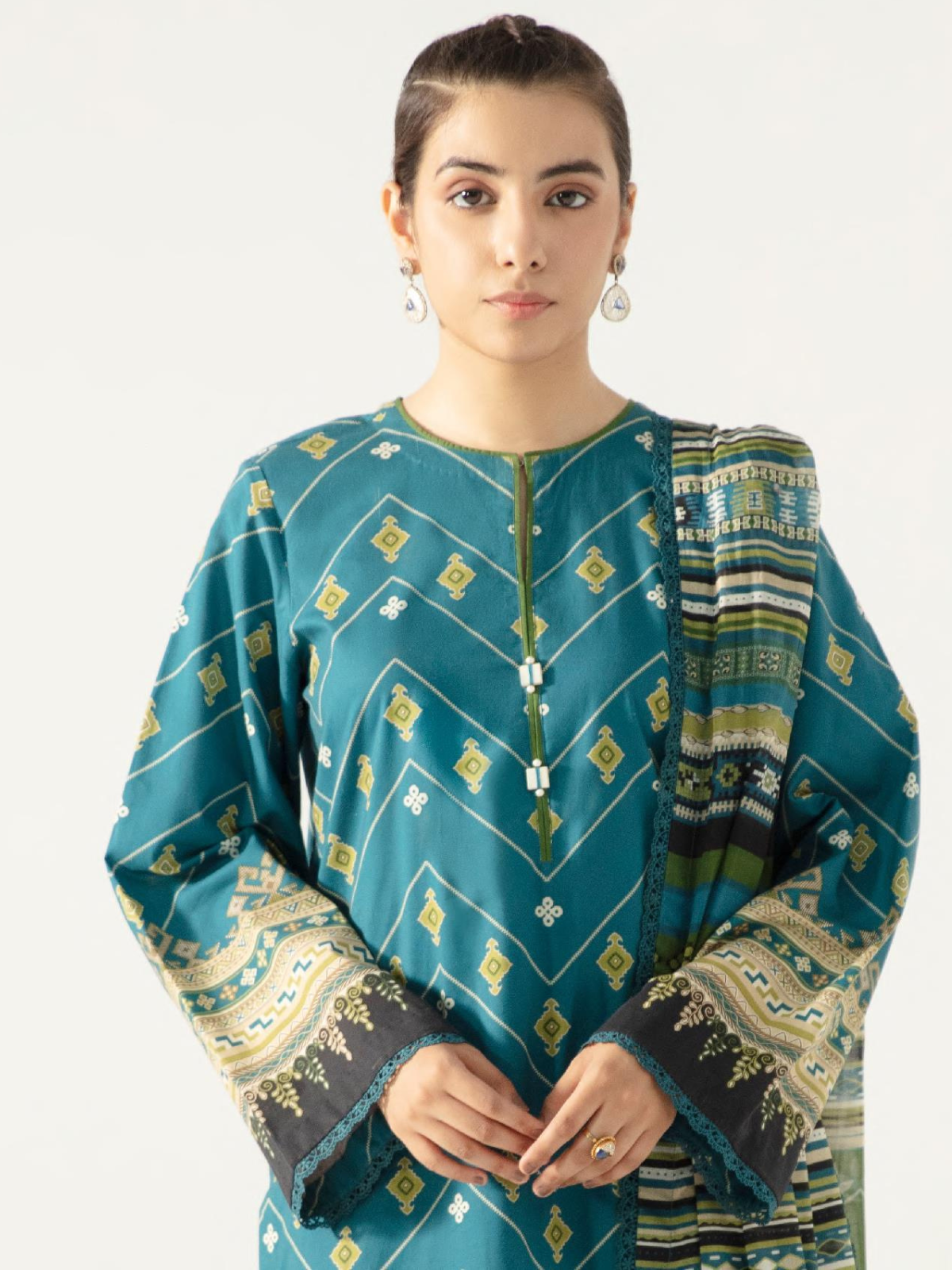 Sapphire Vol 3 Printed Unstitched 3-PC Lawn Suit - Image 2